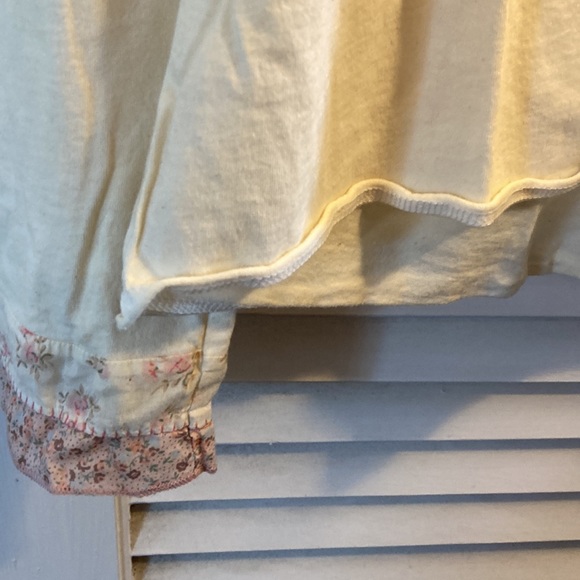 Old Navy - XL long sleeve cream shirt with flowers - Picture 6 of 10
